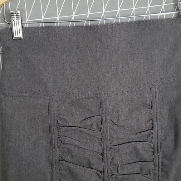 NWT Gray stretchy pencil skirt - Picture 3 of 6